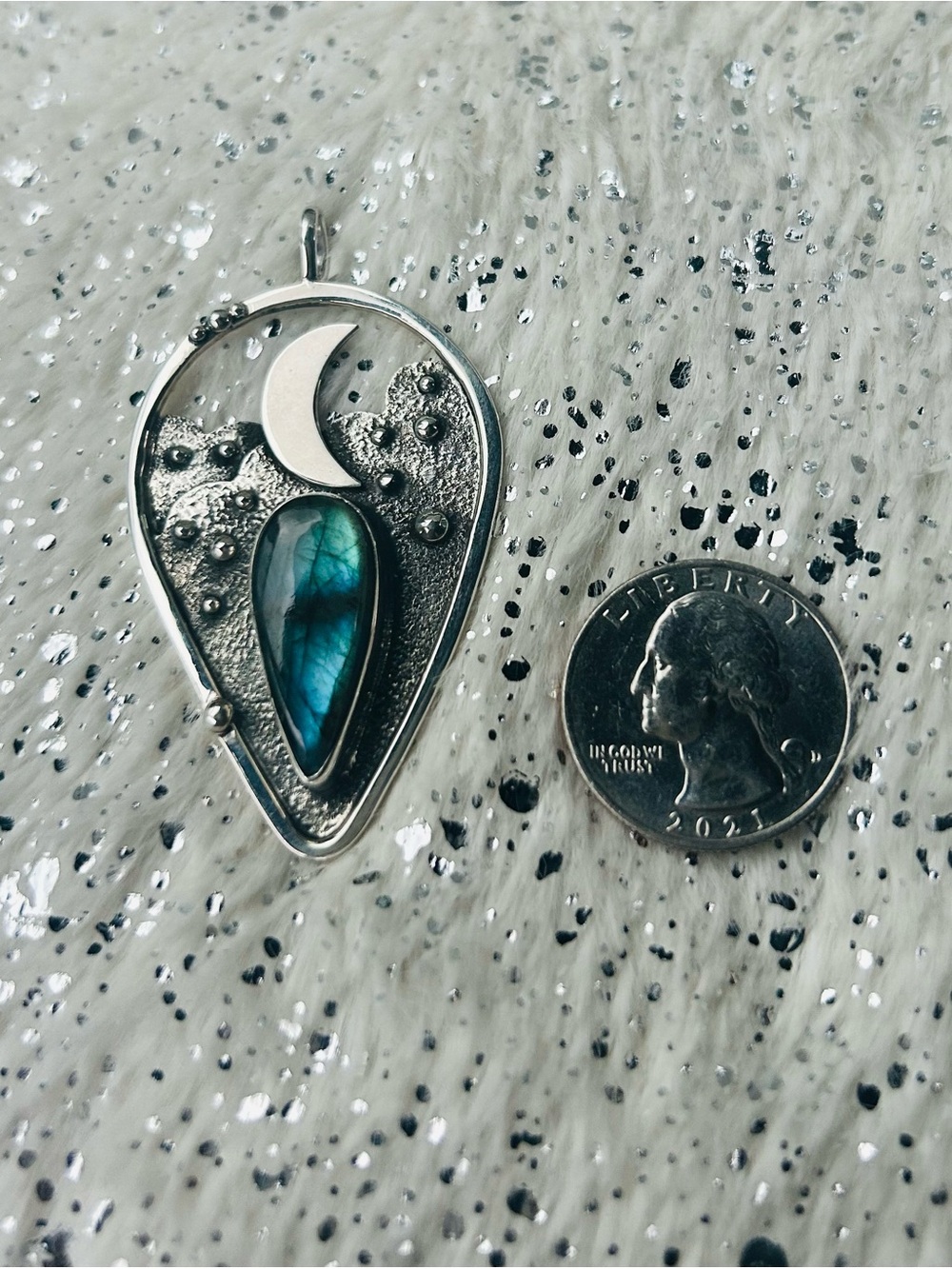 Sterling Silver925 Moon & Labradorite Heart Pendant - Blue-Green - Picture 5 of 7
